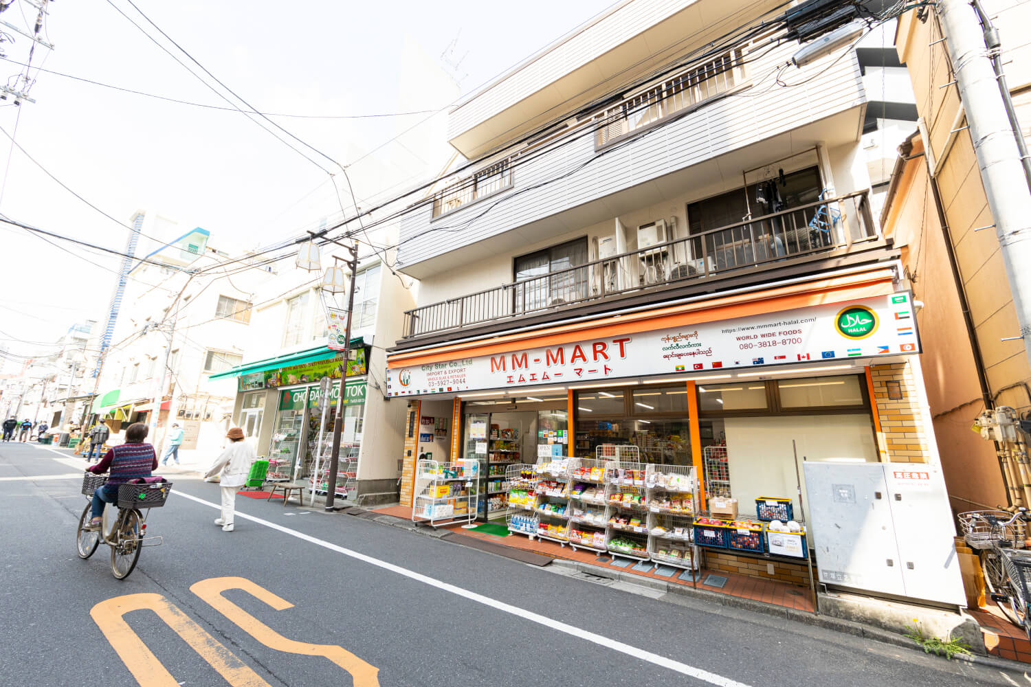 大塚駅北口の商店街の奥に、突如アジアンフード店が激増中。