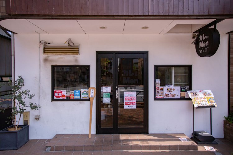 2020年にオープン。カフェのような外観。