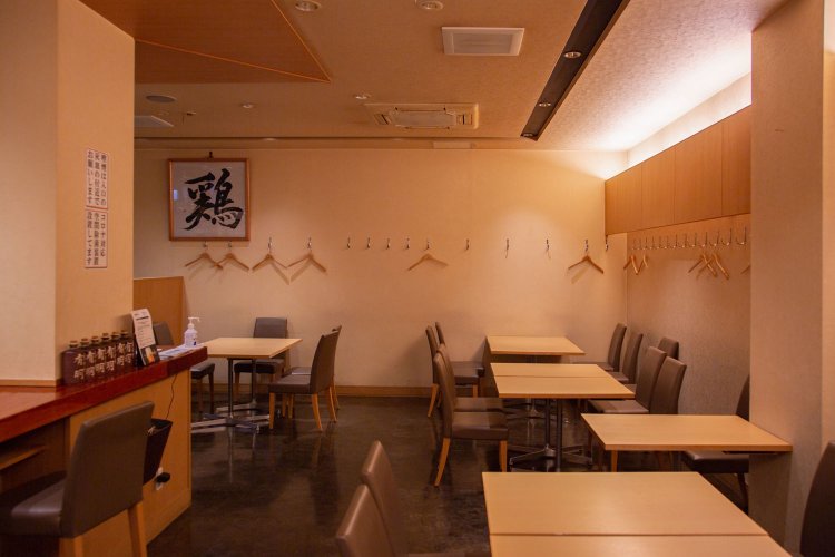 木の温もりを感じる店内。