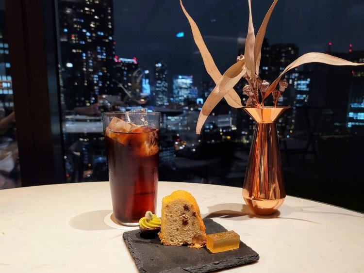 小菓子とスペシャルティコーヒー。