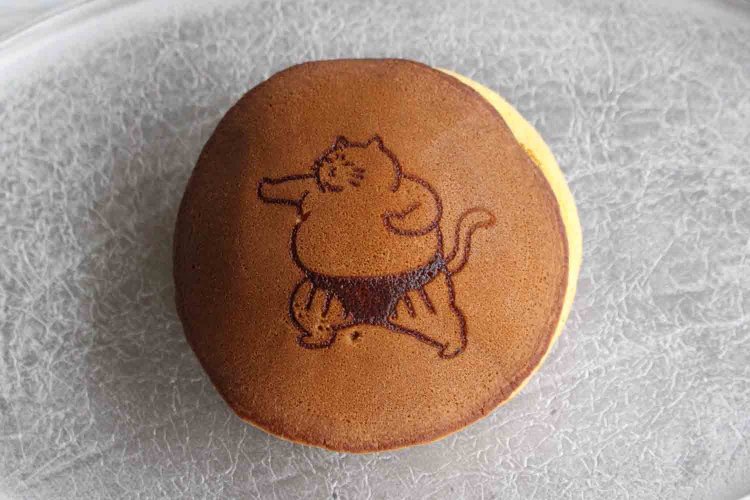 「すもうねこ（栗入つぶあん）」。