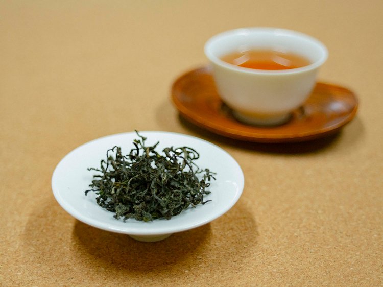 【Re:leaf Record】生葉から煎茶や紅茶を作ってみよう