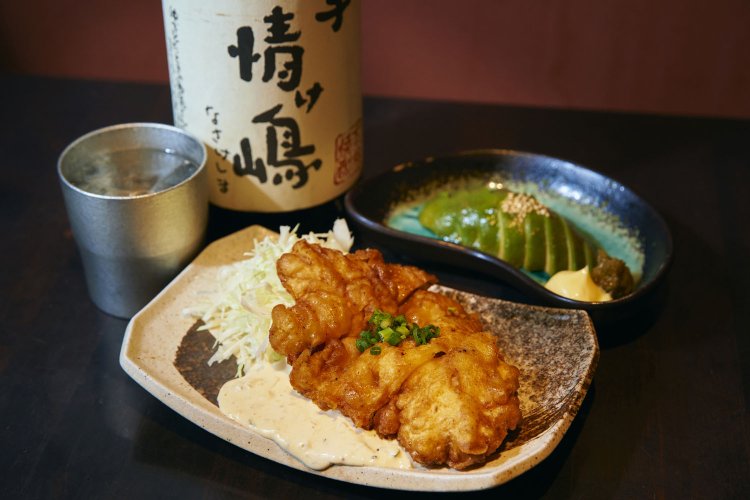 若鶏漬け南蛮ダブル750円、自家製の漬けアボカド450円。