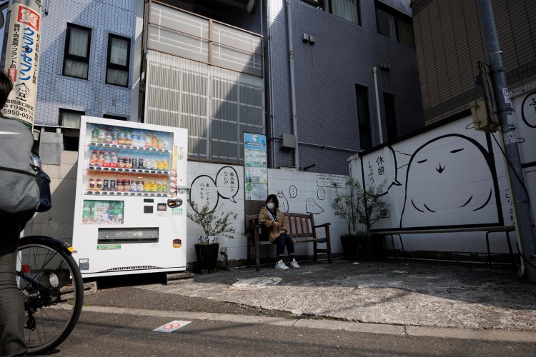 雑司が谷ひろばくらぶが整備した三角ひろば。散歩中の休憩にぴったり。