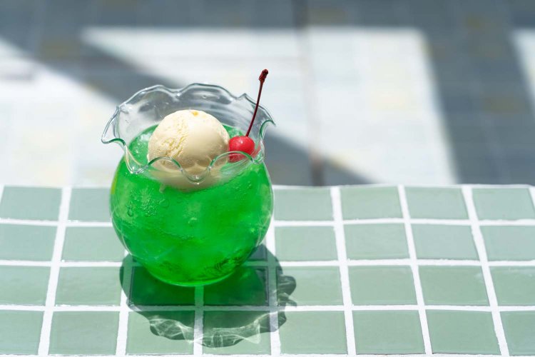 見た目も涼やな金魚鉢メロンフロート。