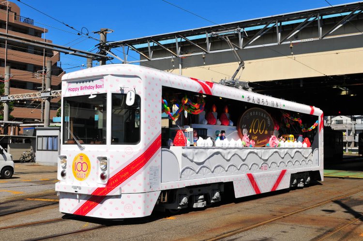 2011年、都営交通100周年を祝うケーキ型花電車に沿線が沸いた！