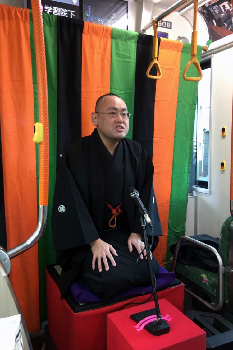 同じく2020年12月20日「目の不自由な方の為の都電落語会」で一席うかがう瀧川鯉津さん。