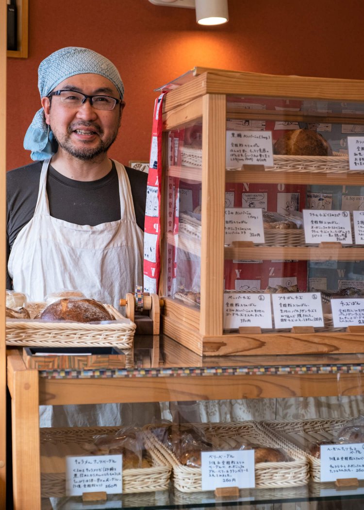 脱サラでパン焼き職人に転身した八木潔さん。