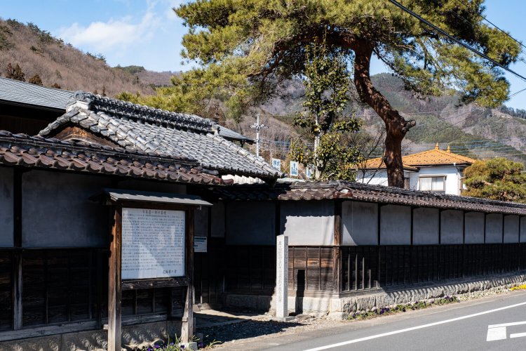 街道情緒が残る旧花輪宿にある地元の名士・今泉嘉一郎の生家。