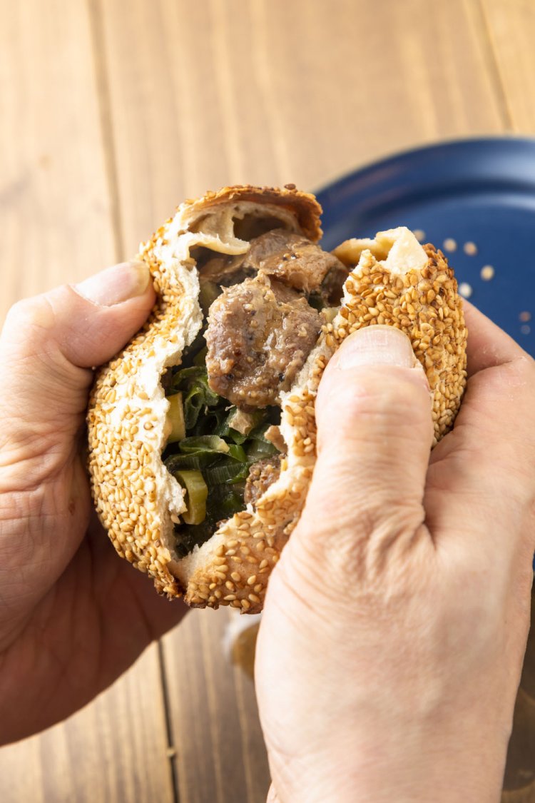 胡椒餅のつゆだくの餡！