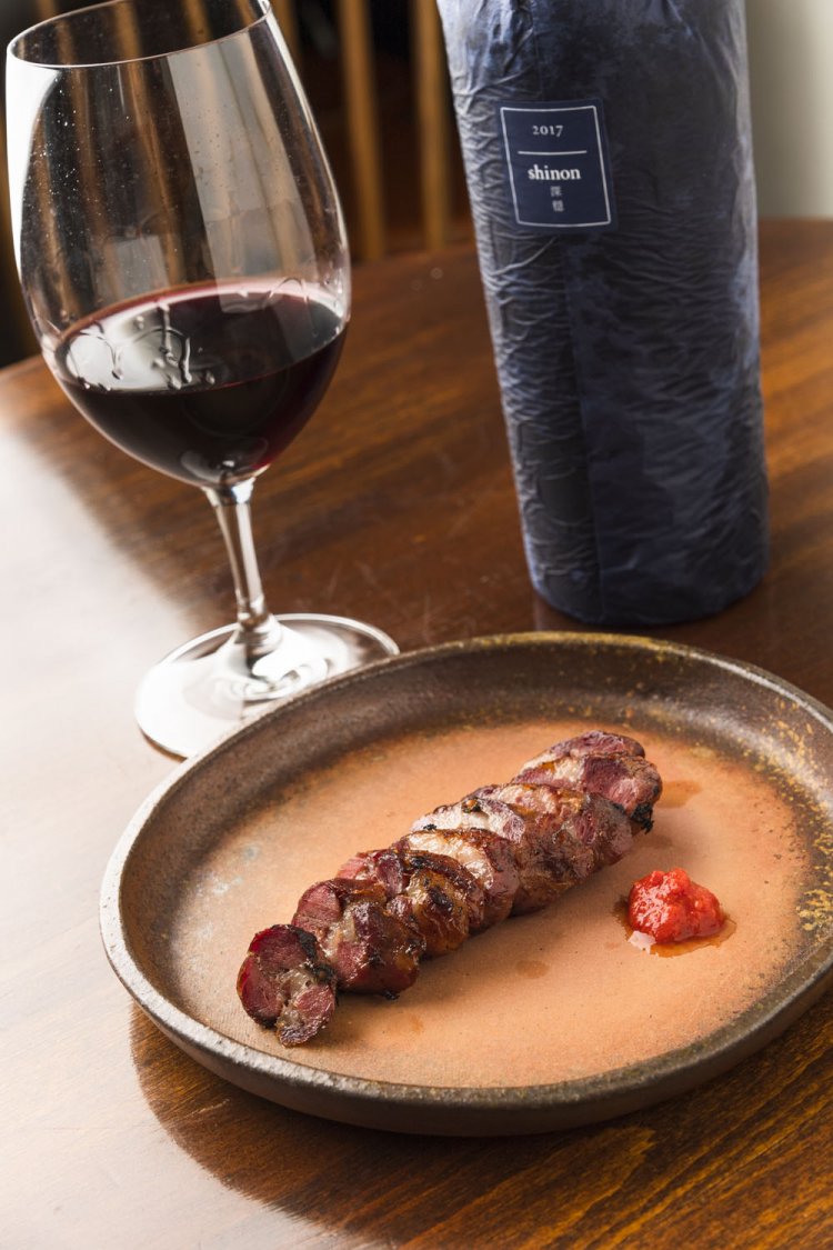 猪肉と台湾スパイスの腸詰め。ワインとの相性は神。