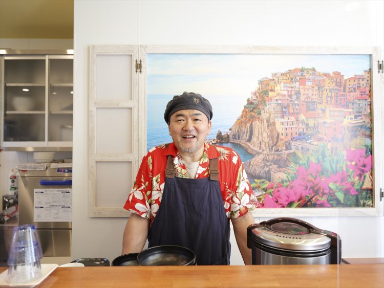 赤いアロハは家族からの還暦祝い。全5席。