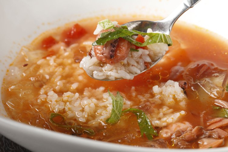 ランチサービスの小ライスを入れてリゾットに。