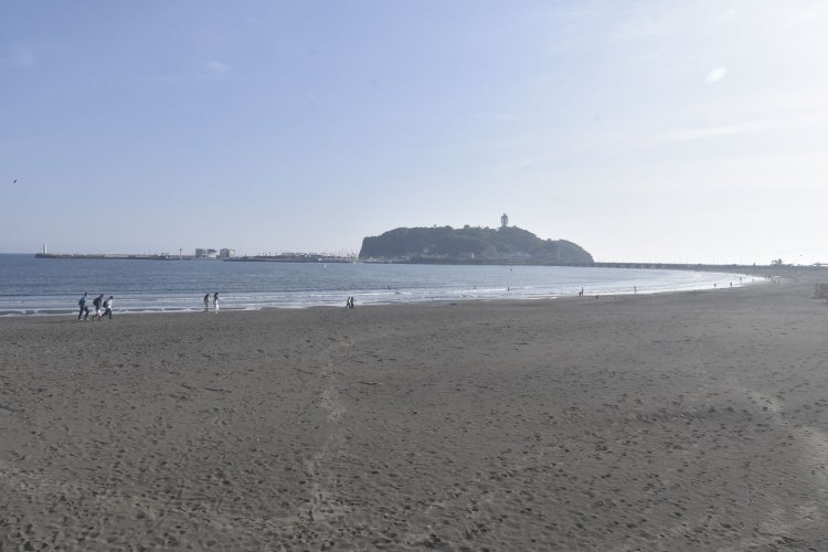 義経の首はこの美しい浜に捨てられたという言い伝えもある。