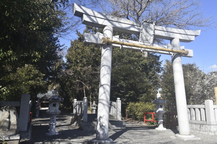 旧東海道沿い、黄瀬川近くにある八幡神社。この付近に頼朝は陣を構えた。
