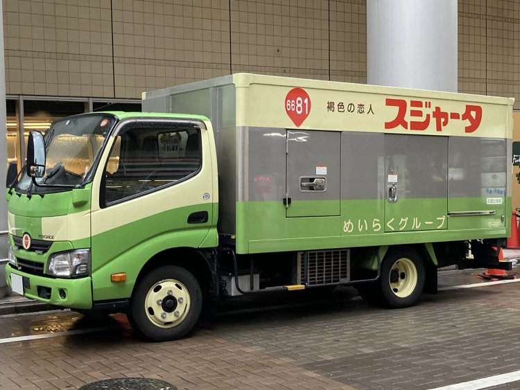 スジャータのおなじみの配色。Ｍさんによれば、スジャータのキャラクターの少年少女があしらわれたバージョンもあるらしい。