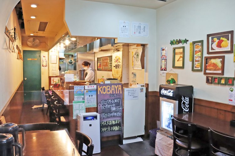居心地のよい店内は、カウンターがメインの12席ほど。