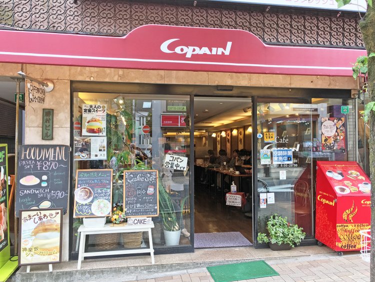 長く愛され続けるお店は地元の人や神楽坂で働く人たちでにぎわう。