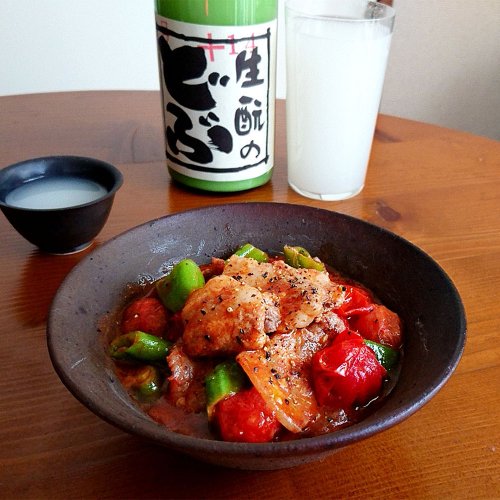 豚バラ肉のスパイストマト煮込みに「生酛のどぶ」 〜自分が造る酒をとことん飲むのが好きな酒蔵の日本酒を飲み続けていたい〜