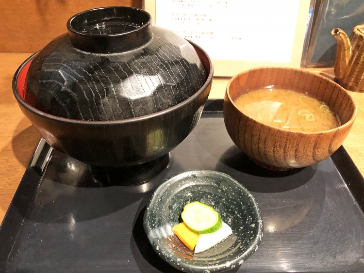 ふたオープン前の静寂。