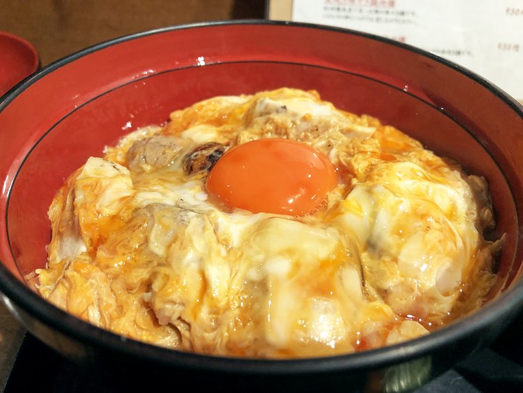 卵の強い黄色。見ただけでおいしさが伝わってくる。