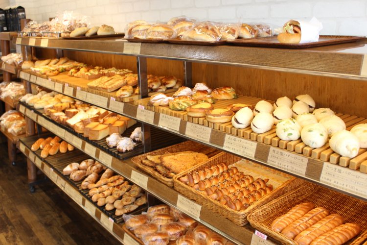 さまざまなパンが並ぶ景色はまさに壮観！