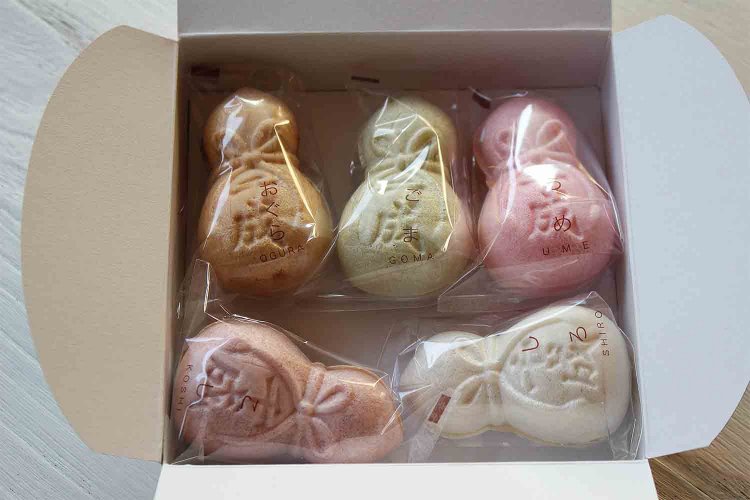 千成五色もなか。5個箱入り600円。