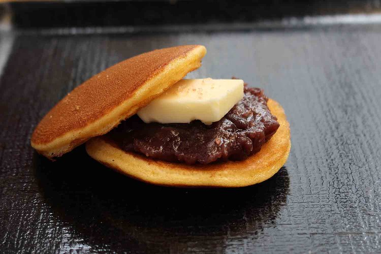 あんバター（ミニサイズ）180円。