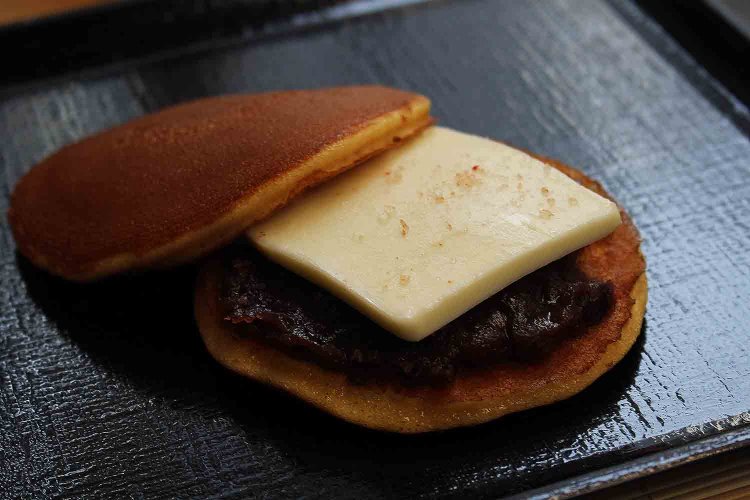 あんバター（レギュラーサイズ）330円。