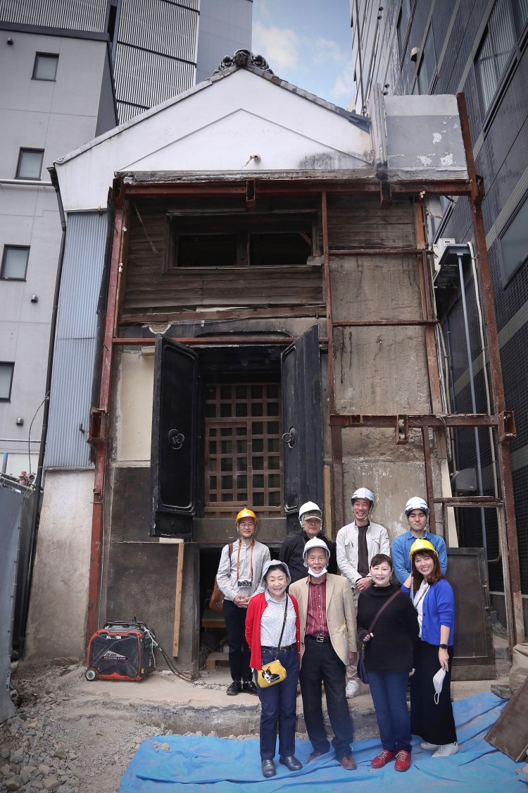 前列左から、村守さん、稲葉さん、村守さんの妹の渕川晶子さん、村守さんの娘さんの大川志保さん。©Hideki Shiozawa」撮影＝塩澤秀樹