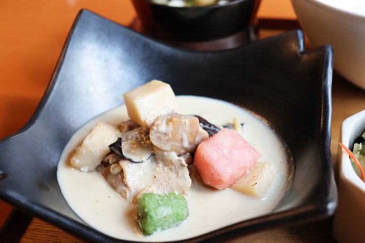 思わずシャッターを切りたくなるキュートなビジュアル。器との取り合わせもいい。