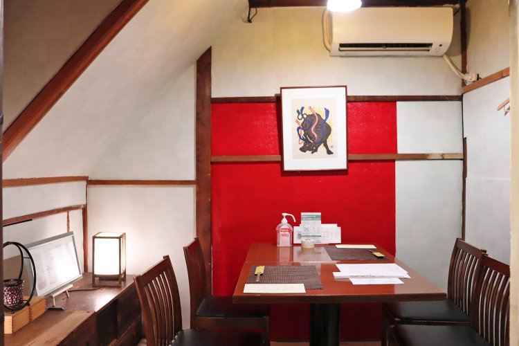 階段下の個室。一緒に来たら一気に打ち解けられそうな距離感に、あの人の顔が思い浮かぶ。