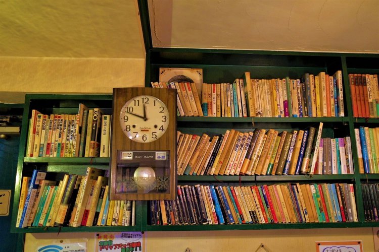 席が空けば、しばらくしてまた一組が着席する。取材時はずっと満席に近かった。