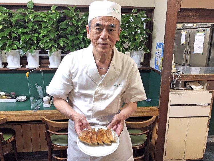 『おけ以』の3代目オーナーの馬道仁さん。