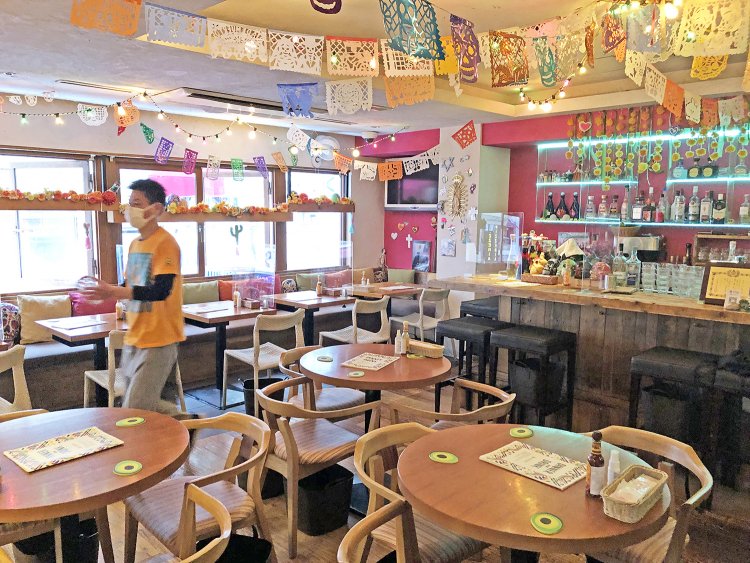 色彩があふれているのに、なぜか落ち着く店内。