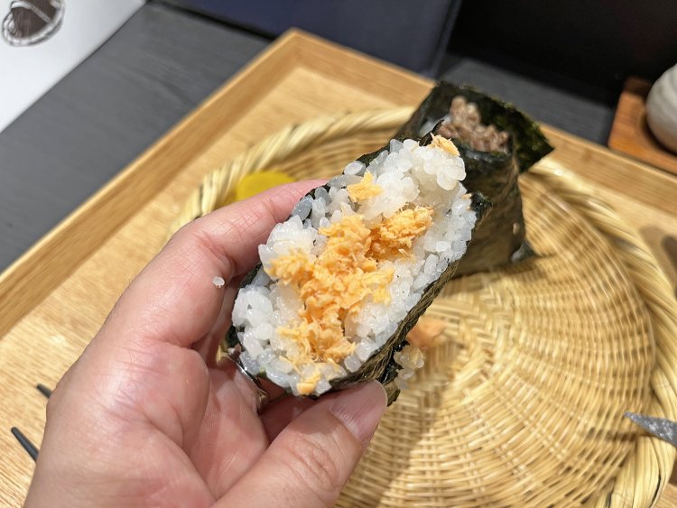 最上級の米、豊かな香りの海苔、そして鮭との三位一体は最強。