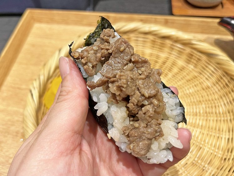 かと思えば、こちらは浅草の精肉店・松喜で仕入れた牛肉を甘辛く煮付け、山椒で風味づけた牛すき山椒。ああ、これも好きだ〜。