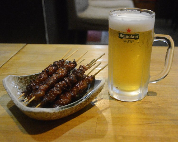 『かわ焼きまいける』のかわやき5本730円。パリッとした食感は一度食べたら忘れられないハズ。