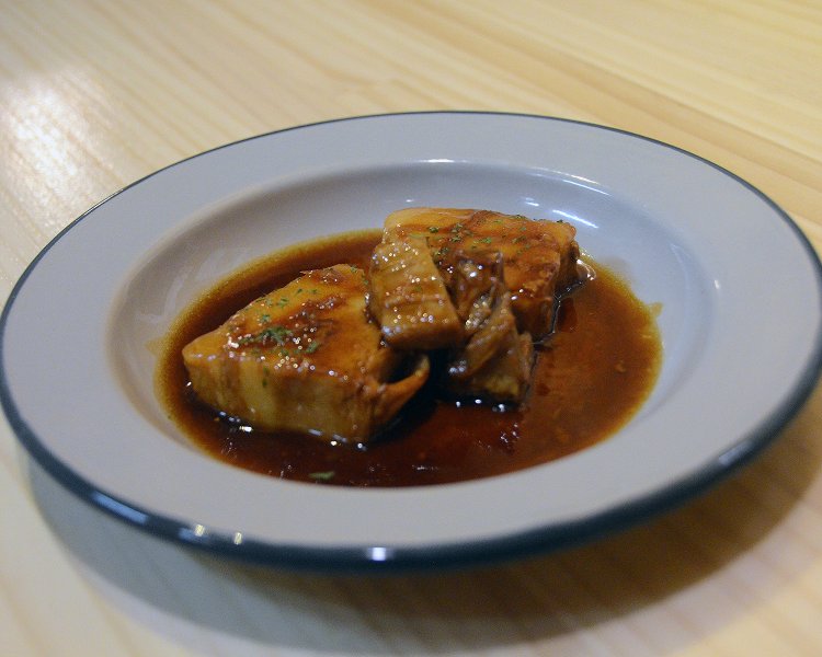 自家製ビールで煮込んだとろとろ角煮680円はこれぞビール工房ならではの一品。ほろほろに煮込まれた角煮はビールとの相性もバッチリ！