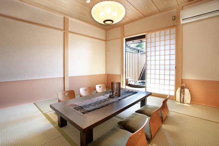 風呂上がりに寝転がるのは最高。