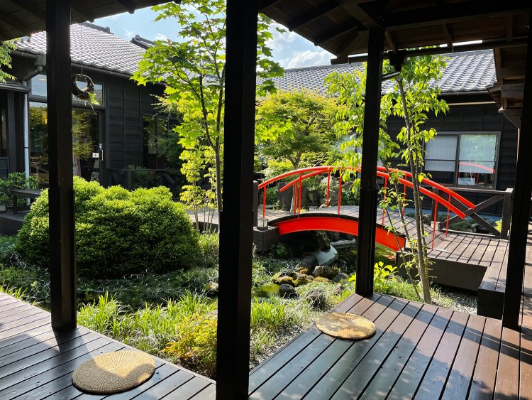 埼玉県秩父市『天然自家源泉 星音の湯』。秩父・長瀞エリア最大級の日帰り入浴施設で、美しい星空の下、贅沢な時を過ごす｜さんたつ by 散歩の達人