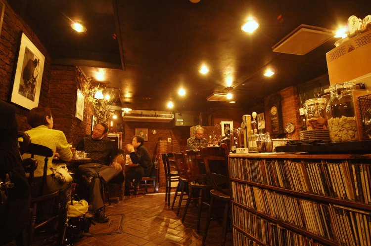 日本を代表するジャズ喫茶ともいえる『DUG』。