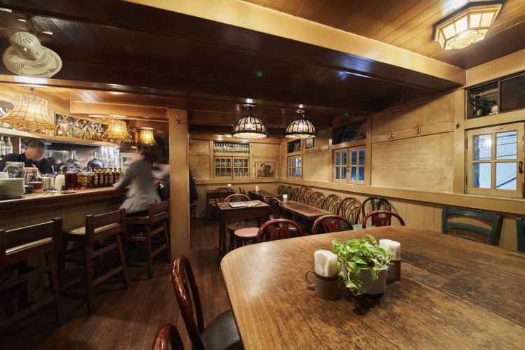 G1筋にある『ハングリー・ハンフリー』。