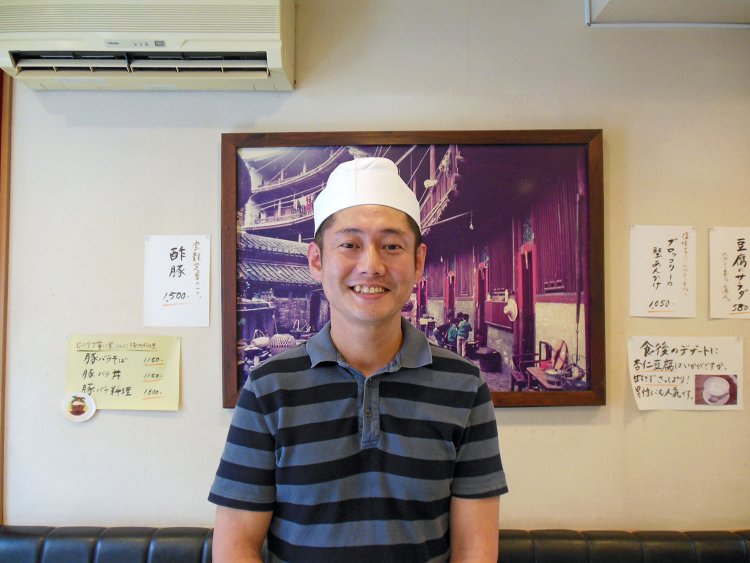 『宝龍』の3代目として跡を継ぐことになる田上靖一さん。神楽坂で生まれ育った5人きょうだいの長男。