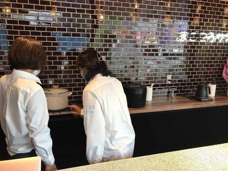 おすすめメニューを調理中