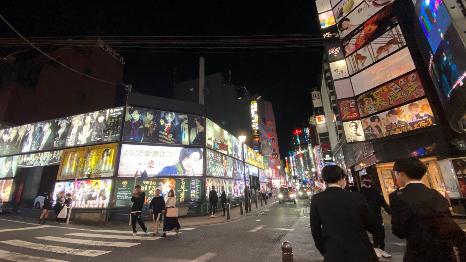 新宿って どんな街 歌舞伎町 ゴールデン街 思い出横丁 そして新宿二丁目 怪しくてアングラな街歩きを楽しむべし さんたつ By 散歩の達人