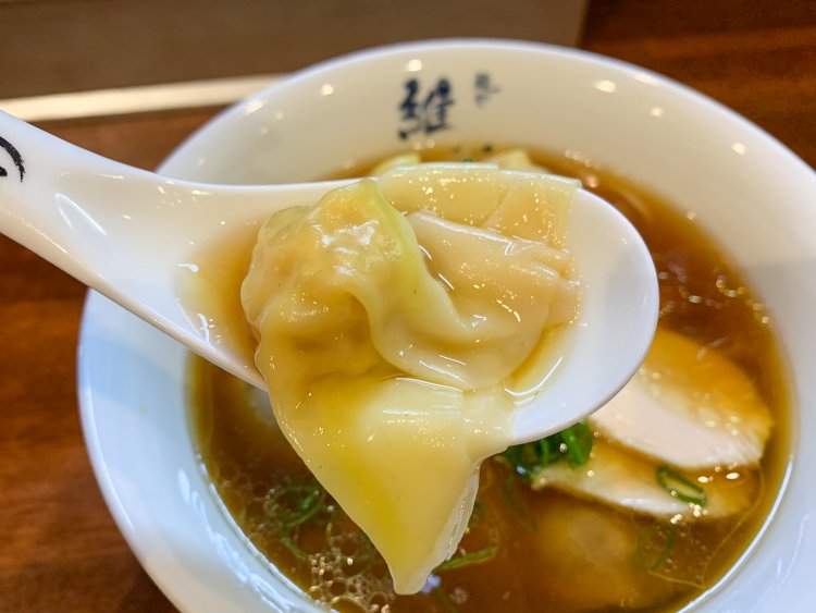 ワンタンのつるっとした舌触り。