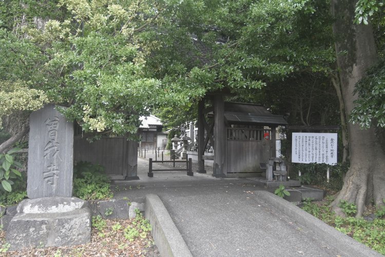 曽我寺という名が定着。江戸時代には東海道を行き来する人の参詣が絶えなかった。