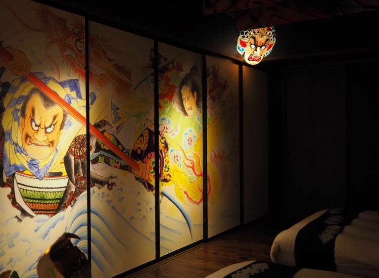 こんなドラマチックな寝室があっていいのか！？