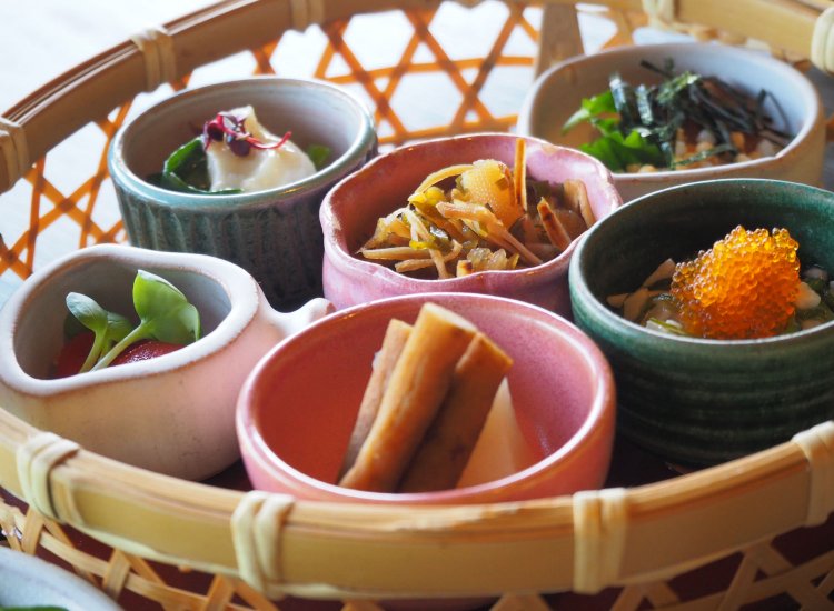 「ねぶた漬け」などの小鉢。こういうのってご飯が進むのよね。